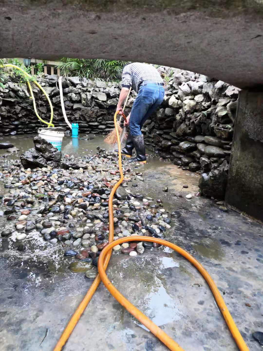 麓山別墅錦鯉魚池清洗過濾改造